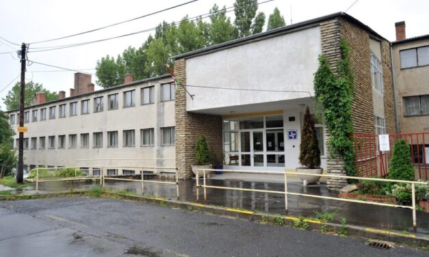 Gyermekotthonban élő fiúkat csábított magához a topmenedzser: pénzzel, cigivel és pizzával csábította őket a lakására