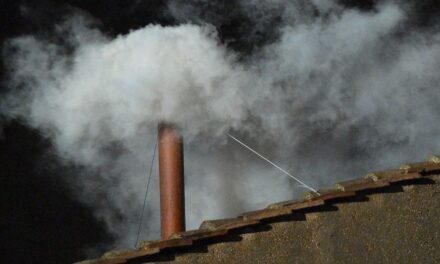 Amerikai bíboros lett az egyházfő, XIV. Leó néven lett pápa Robert Prevost