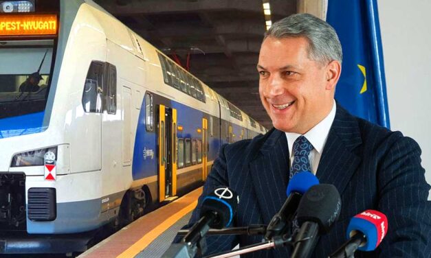 Lázár János mindent megígért, amit egy MÁV és Volán utasa elvár: visszatérítik a késések árát, garantálják a klímákat a vonatokan és a buszokon is