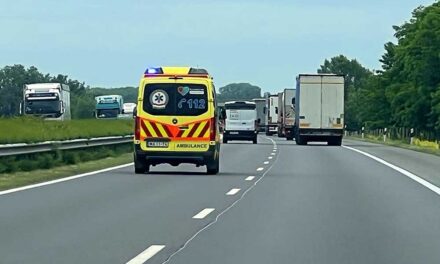 Tragédia az M3-ason: szalagkorlátnak ütközött és azonnal szörnyethalt egy motoros
