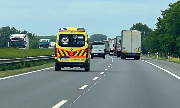 Tragédia az M3-ason: szalagkorlátnak ütközött és azonnal szörnyethalt egy motoros