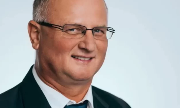 Tolatás közben, ittasan gázolt el egy nőt a fideszes képviselő, Obbágy Csaba szerint a járókelő súlyosan megsérült