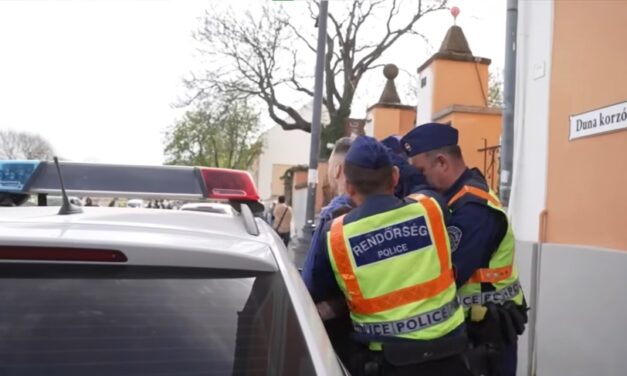 Már nem őrsparancsnok a rendőr, aki előállította a Tisza szentendrei rendezvényét megzavaró megafonos segédlelkészt