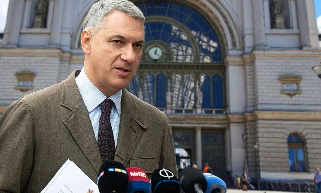 A mindig szókimondó Lázár János inkább az államtitkárával mondatta ki, hogy „elnézést”: pünkösdhétfőre szintén 300 buszt vezényelt ki a MÁV a balatoni vonalra