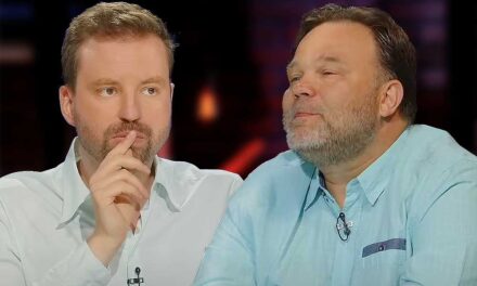 Visszavonta az MTVA Aranyosi Péter Karinthy-gyűrűjét, a népszerű humorista rasszista kijelentéseket tett a Gulyás Márton műsorában