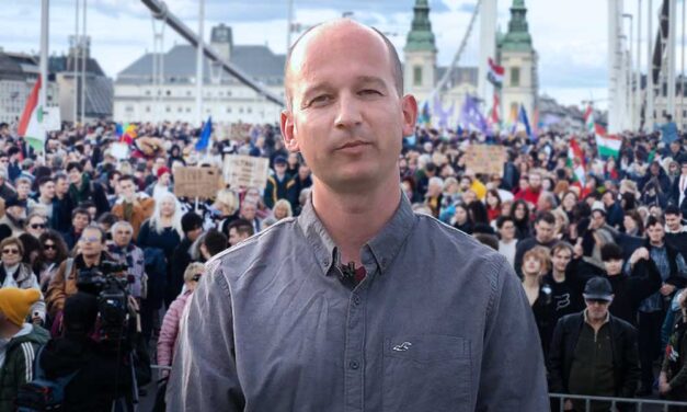 Tompos Márton feljelenti azt a zsámbéki fideszes képviselőt, aki állítása szerint a Dunába küldte volna a hidakon tüntető „b.zikat”