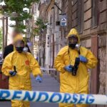 Egy droglaborra csaptak le a készenléti rendőrök egy droglaborra Budapest belvárosában: vegyvédelmi ruhában helyszíneltek a lakásban