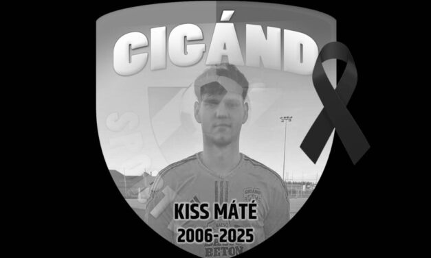 „Soha nem feledünk” – eltemették azt a 18 éves focistát, aki belehalt a pályán szerzett sérülésébe, sporttársai megható videóval búcsúztak Mátétól
