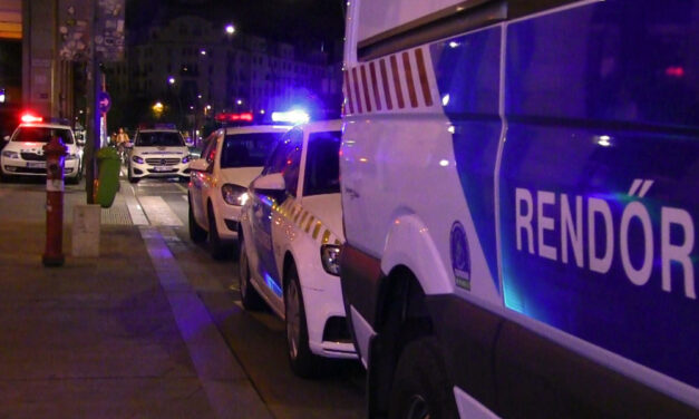 „Térdelj le te k*rva és most csókold meg a cipőmet” – egy hajléktalan fiút zaklattak Budapest egyik főterén, a támadók videófelvételt is készítettek a megalázó helyzetről