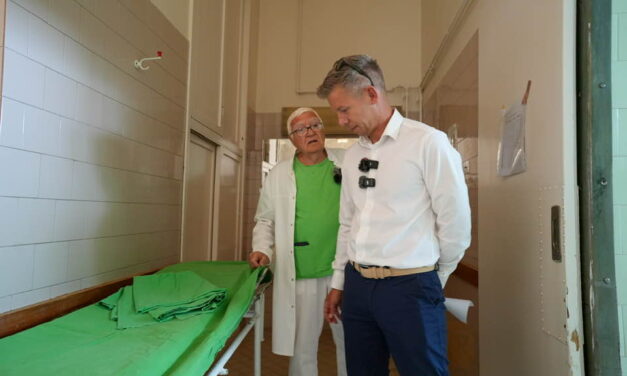 „Betegveszélyeztetés folyik” – Magyar Péter és Kulja András borzasztó állapotokat találtak a szentesi kórházban