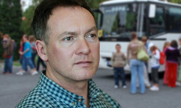 „F..szopó g.ci, rohadj meg” – Zugló alpolgármestere szerint így szidta őt az a fiú, akit az iskolai kiránduláson felpofozott, Várnai László nem mond le