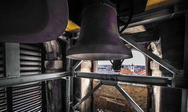 Nagy dologra készülnek Veszprémben: Egyedülálló módon köszöntik az egyházi ünnepeket a Szent Mihály Főszékesegyház harangtornyában