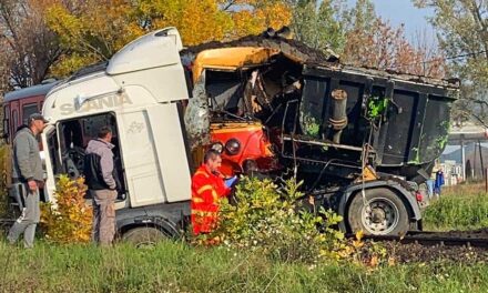 Tömegszerencsétlenséget okozott a vonat elé hajtó kamionos az agglomerációban, itt a vádemelés ellene