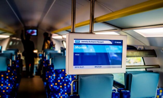 Több vonalon késnek a vonatok, az utasok már be is nyújthatják a számlát Lázár Jánosnak