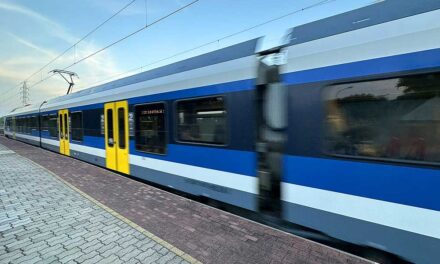 Hajmeresztő: elromlott a szombathelyi IC-n az összes WC, kétszer is pisiszünetet tartott a vonat
