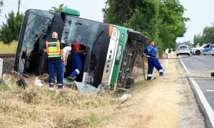 Ukrán gyermekcsoport utazott a Kunszentmártonnál balesetet szenvedett buszon, egy 17 éves sérült lánynak amputálni kellett a kezét