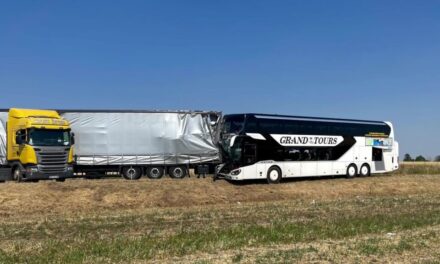 Újabb buszbaleset: kaposvári diákokkal balesetezett egy busz Szabadkán, többen megsérültek