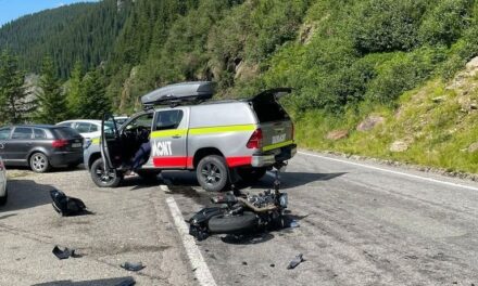 Szörnyethalt a hajdúsági fiatal férfi, miután egy másik motorossal ütközött Romániában: a magyar férfi utasát mentőhelikopterrel vitték kórházba