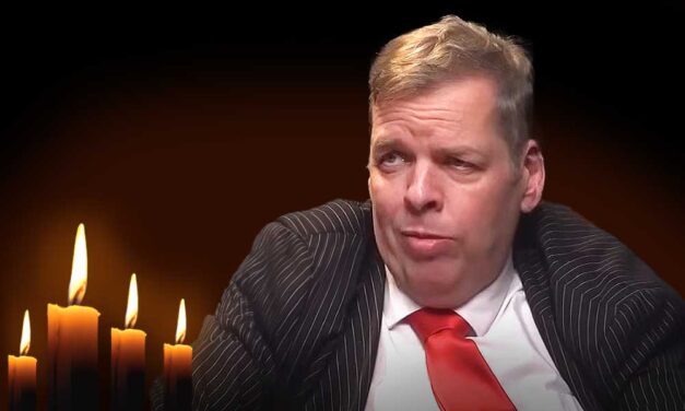Vizsgálja a rendőrség Schmuck Andor halálának körülményeit, a helyszínelők több tárgyat is magával vitt a politikus lakásából