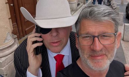 „A szeme le volt takarva, csak egy speciális szandálba tudott járni” – Kárász Róbert megdöbbentő részleteket árult el Schmuck Andor halála előtti napjairól