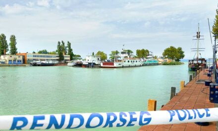 A siófoki hajóállomáson belefulladt a Balatonba egy 21 éves fiú: a rendőrség szerint ha időben érkezik a segítség menthető lett volna az élete