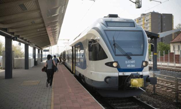 Szerda délután a MÁV-nál: a győri és a miskolci vonalon is elromlott a biztosítórendszer, pótlóbuszok viszik az utasokat