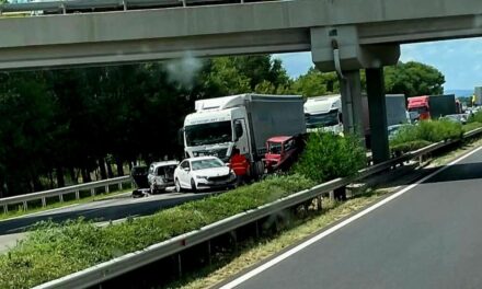 Tömegbaleset az M3-ason: 12-en megsérültek, egy 4 és egy 9 éves gyermeket is kórházba vittek