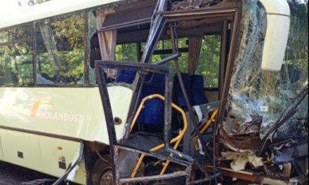 Buszbaleset Kékestetőn: BMW ütközött a Volán járatával, 8 embert vittek kórházba
