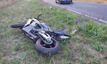 Halálos baleset Veszprémnél: előzés közben leesett a motorról, majd két autó is áthajtott a 45 éves férfin