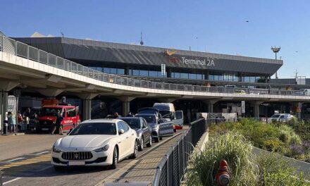 Visszavette az Orbán-kormány a ferihegyi repteret, máris kitiltották az autósokat a legjobb parkolókból