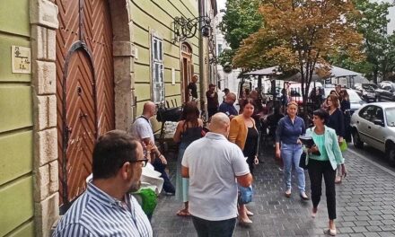 „Nem tudta feldolgozni hogy elveszíti élete munkáját és délután belehalt ebbe a fájdalomba” – pár órával a Ruszwurm Cukrászda bezárása után kapott végzetes szívinfarktust Szamos Miklós