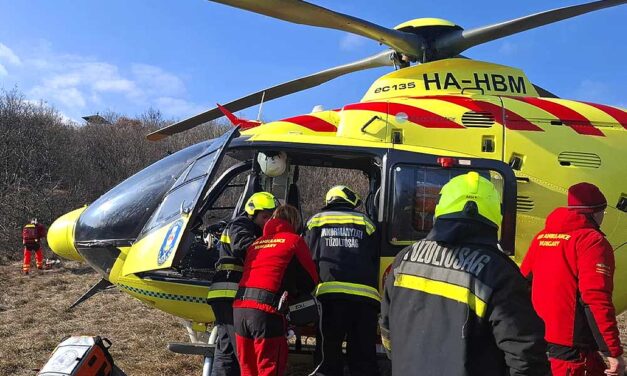 Leszúrtak egy nőt a nyílt utcán Veszprémben, mentőhelikopter érkezett a helyszínre