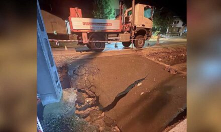 Villámárvíz Mogyoródon: beszakadt a főút, több helyen beomlottak az árkok