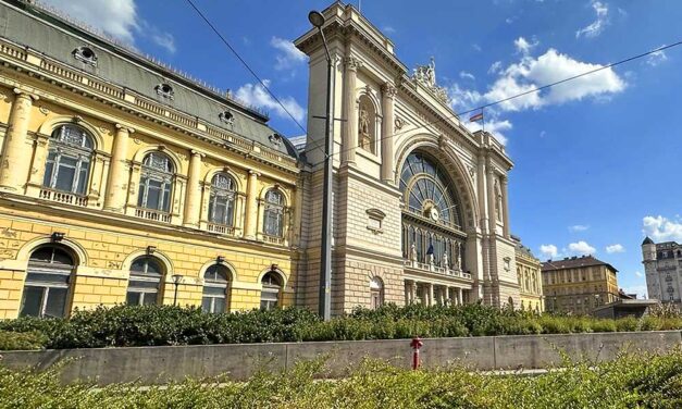 Káosz a MÁV-nál: vasárnap reggel újranyitták volna a Keleti pályaudvart, de ez mégsem sikerült, teljesen átszervezték a vonatközlekedést