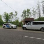 Brutális állatkínzás: az autó után kötötte a kutyáját, majd 95 km/órás sebességgel repesztett az úton – videó a cikkben