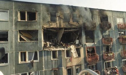 „Égnek a szüleink!” – ezt kiabálta a testvérpár, majd kiugrottak az erkélyről – 32 évvel ezelőtt történt a békásmegyeri robbantás, heten haltak meg