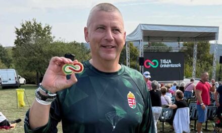 Lefoglalta a rendőrség Ruszin-Szendi Romulusz fegyverét és visszavonták a fegyverviselési engedélyét