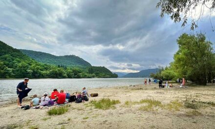 Kiakadt az ismert művész: Kizárólag a pénzes újgazdagok kényét-kedvét szolgálja Kisorosziban titokban épült yacht kikötő