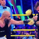 Sztárbox: Lakatos Laci ütéseitől csak szédelgett a ringben Radics Peti, a nagyszájú youtuber edzője inkább bedobta a törölközőt