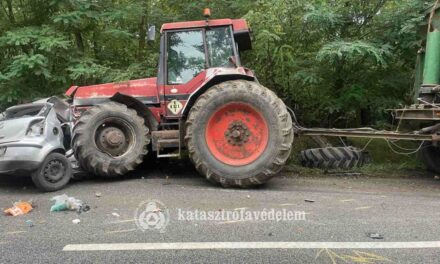 Halálos baleset Napkornál: maga alá gyűrte a traktor az autót, meghalt a 23 éves férfi