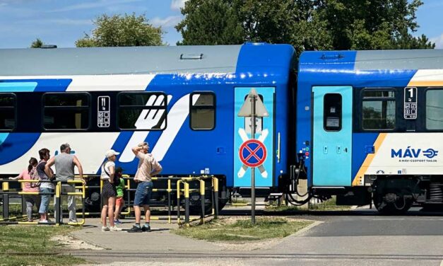 Elgázolt a vonat egy embert Zuglóban, a Füredi utcai átjáróban, terelt útvonalon járnak a szerelvények