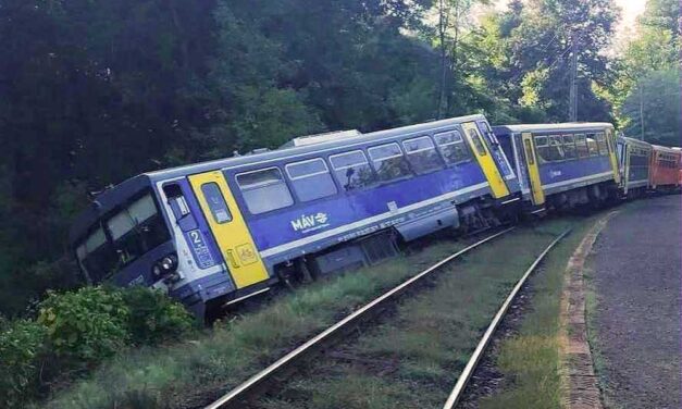 Kisiklott egy vonat Magyarkúton, nem jár a vonat Vác és Berkenye között