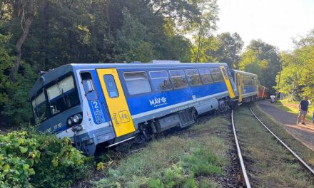 Kisiklott vonat: büntetőeljárást indította a rendőrség a Magyarkútnál történt baleset miatt