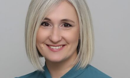 Lemondott mandátumáról Deák Emese Őrbottyán önkormányzati képviselője, miután kezdményezte, Nagy Feró  díszpolgári címének visszavonását