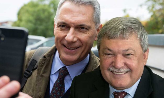 Lázár János egykor uzsorásnak nevezte az OTP-vezér Csányi Sándort, most a legnagyobb magyarok közt emlegette Gödöllőn