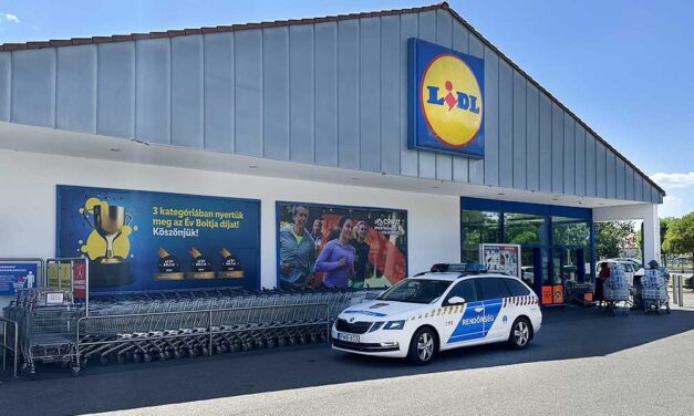 A helyi Lidl-ből lopott egy Nógrád megyei magas rangú kormánytisztviselő: egy telepakolt kocsival, fizetés nélkül távozott a boltból