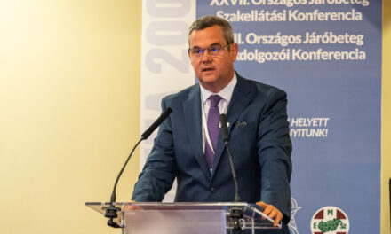 Takács Péter szerint csak az megy háziorvosnak, akit az egyetem után nem vesznek fel máshová: a MOK bocsánatkérést vár az államtitkártól