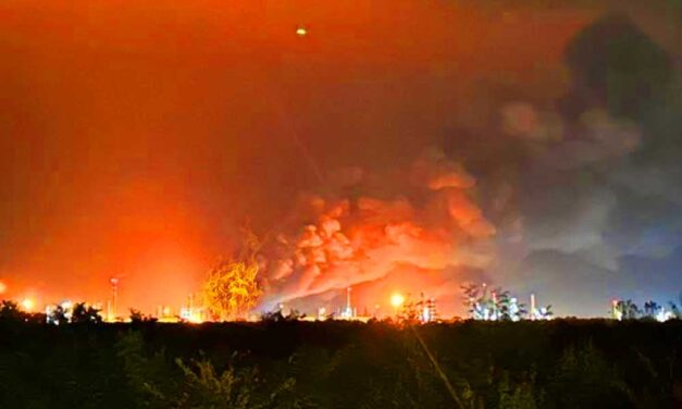 Százhalombattai tűzeset: a Nemzeti Nyomozó Iroda vette át a nyomozást, akár külső támadás is érhette a MOL finomítóját