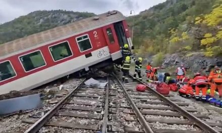 Súlyos vonatbaleset történt Szádalmáson: az ütközés előtt kiugrott a vonatból az egyik mozdonyvezető – videó a mentésről