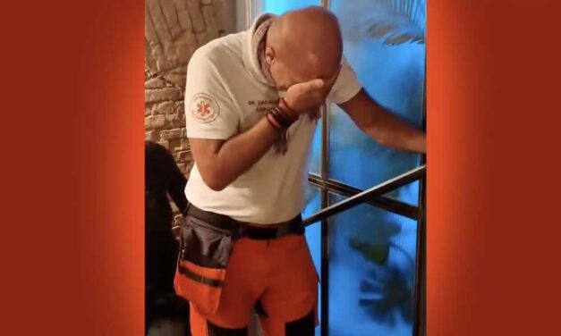 Kisgyerekként zokogott Zacher Gábor, a sztármentőst riasztásra hívták, de a rohamkocsi meglepetés buliba vitte, az ismert orvos elérte a nyugdíjkorhatárt – Videó